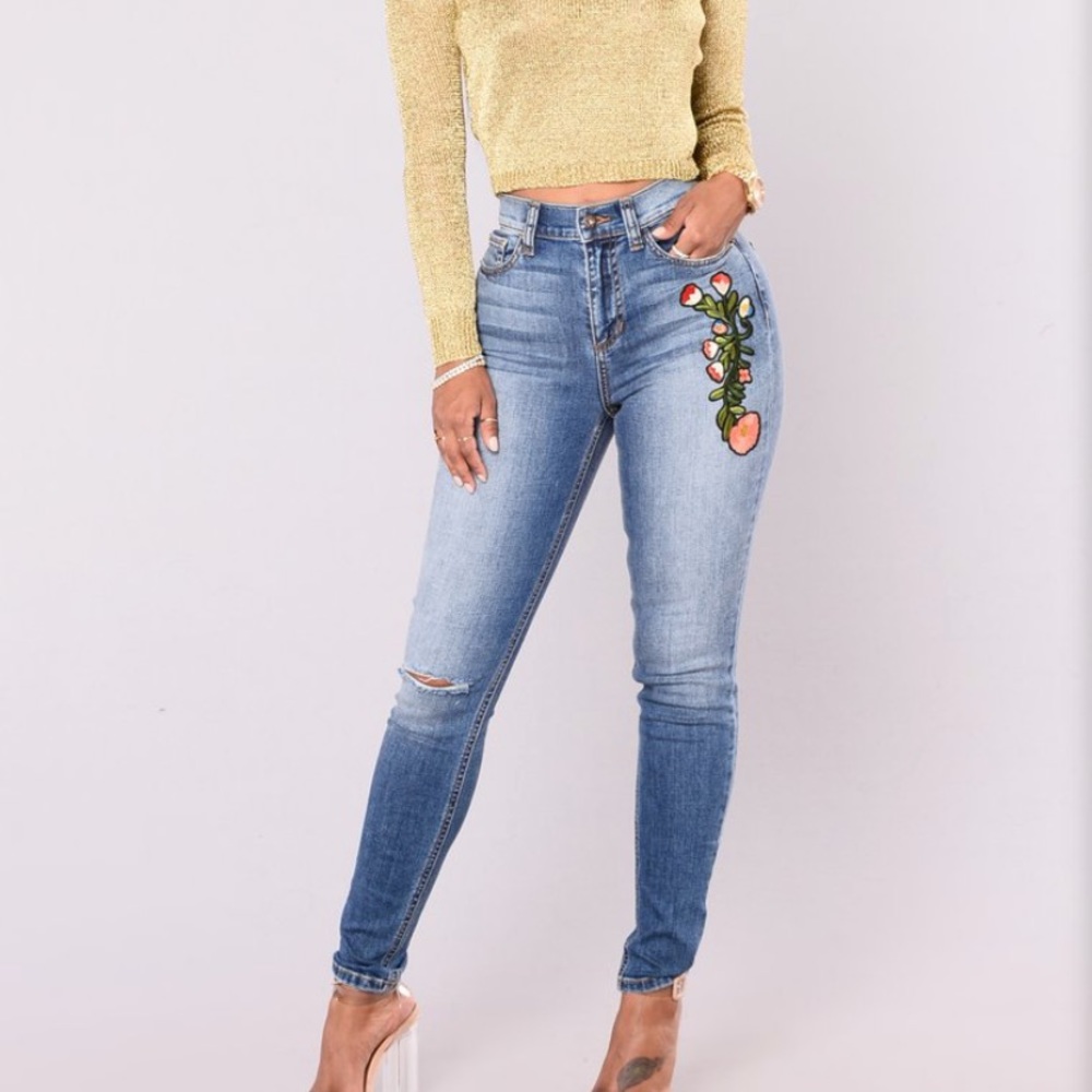 Fashion nova high waisted medium blue jean size 11